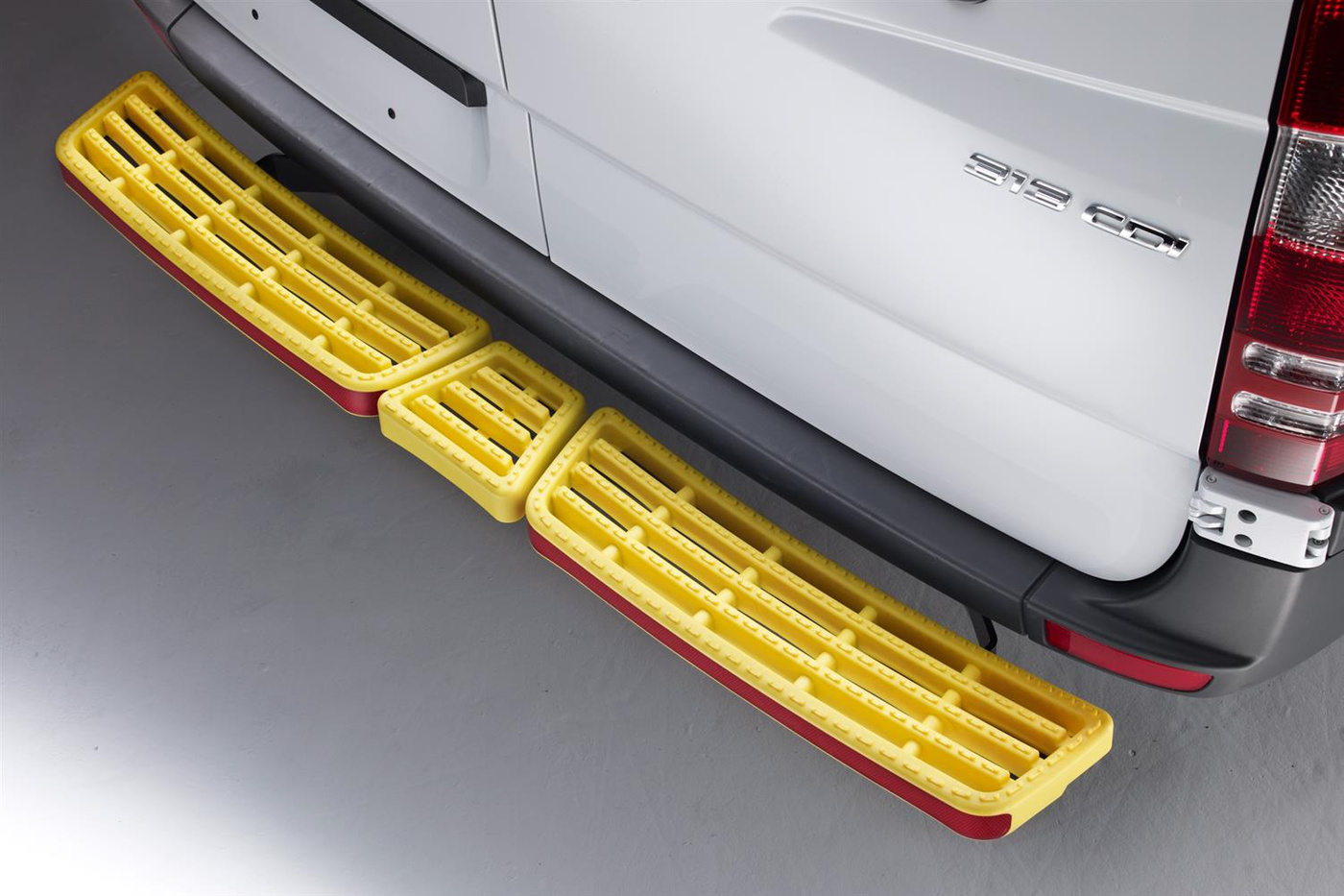 Tylny stopień dla aut dostawczych Rhino AccessStep SS305YOE