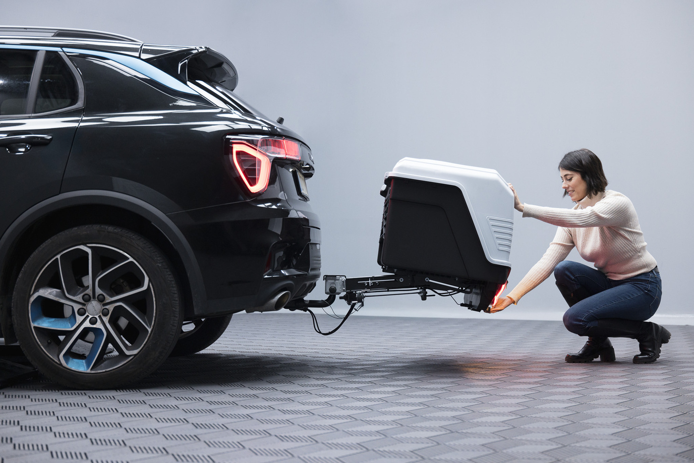 Box na hak 330l | Kufer Towbox Alpha Grey LED