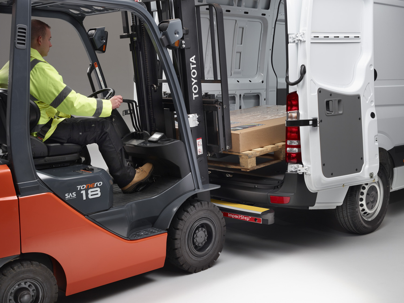 Tylny stopień Rhino Impact Step IMC29 Connect+ Volkswagen Crafter 2017 -