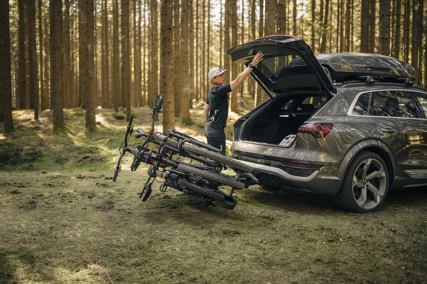 Bagażnik rowerowy z boxem 300l na hak Thule EasyFold 3 | 4 rowery + onto 2