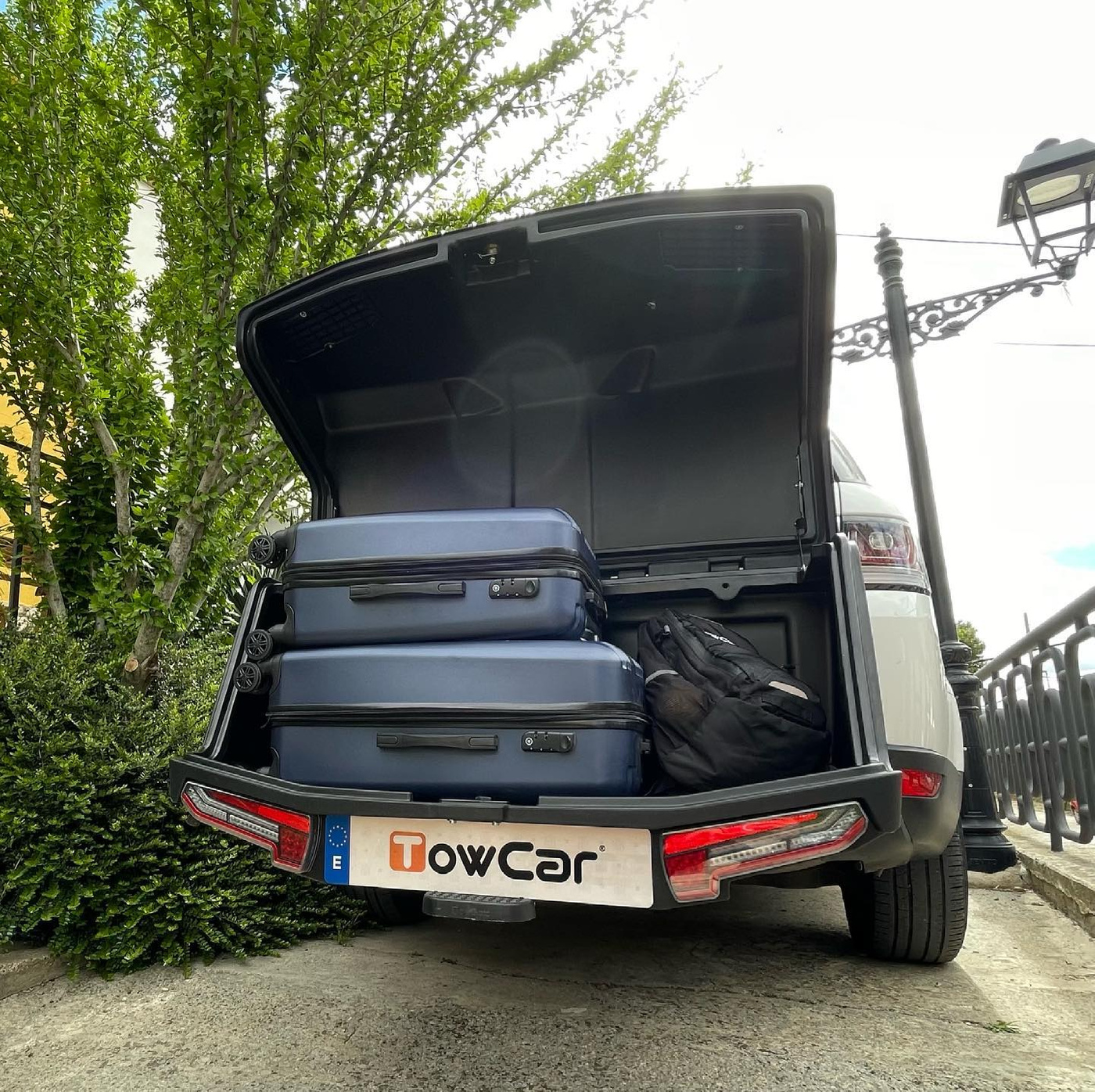 Box na hak Towbox Camper Urban Black | LED