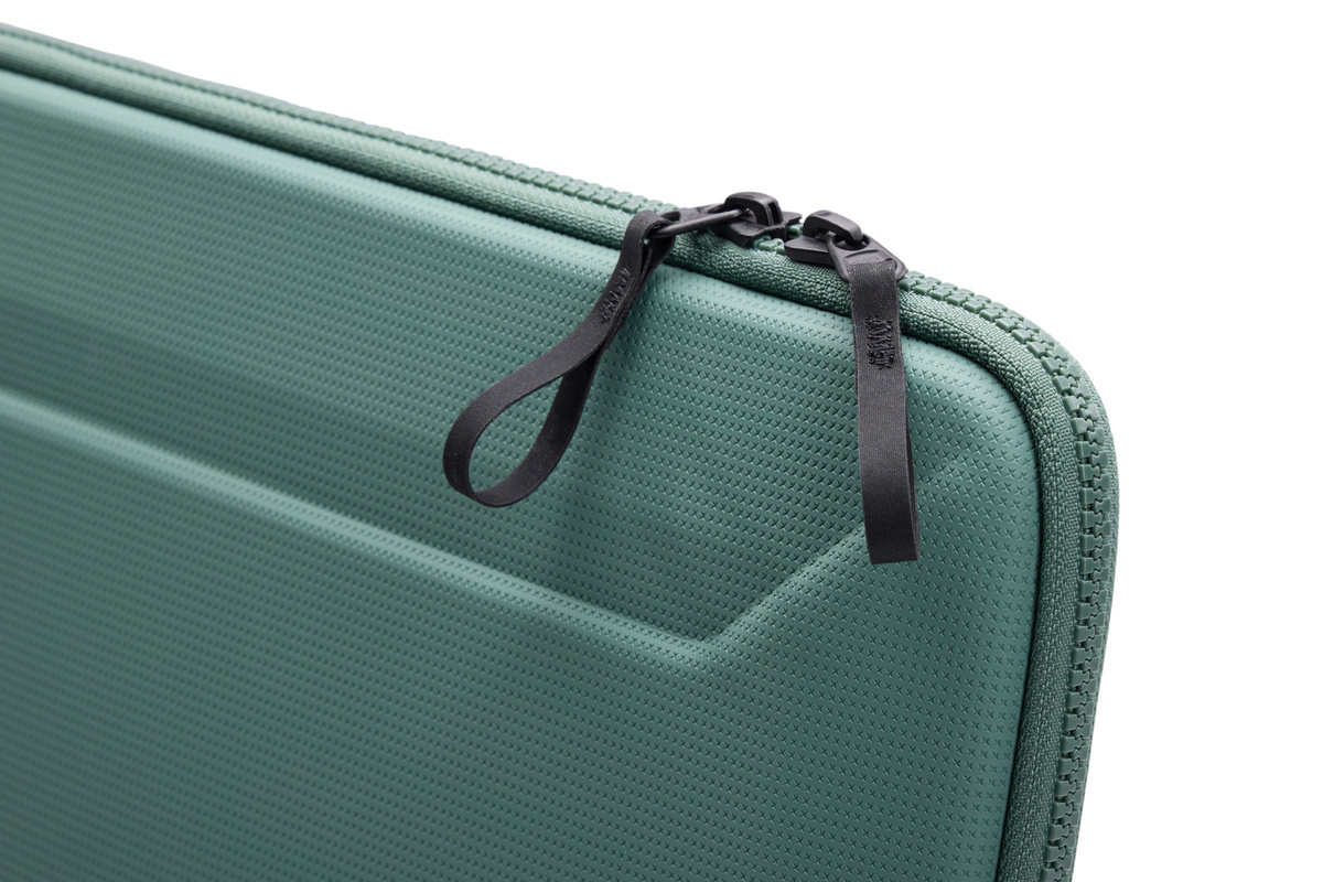 Thule Gauntlet 5 Sleeve 14 Hazy Green 3205411 – sztywne etui do MacBooka 14