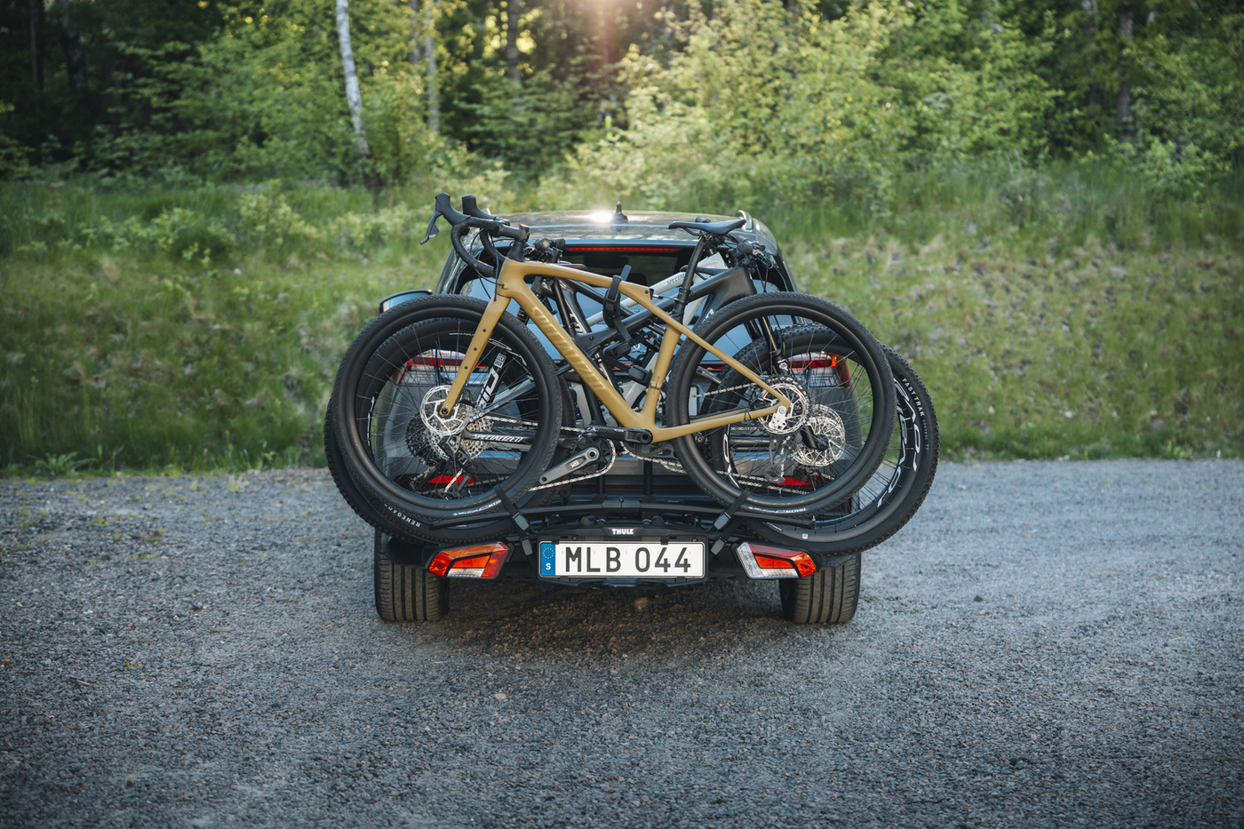 Bagażnik rowerowy z boxem na hak Thule EasyFold 3 + Thule Onto 2