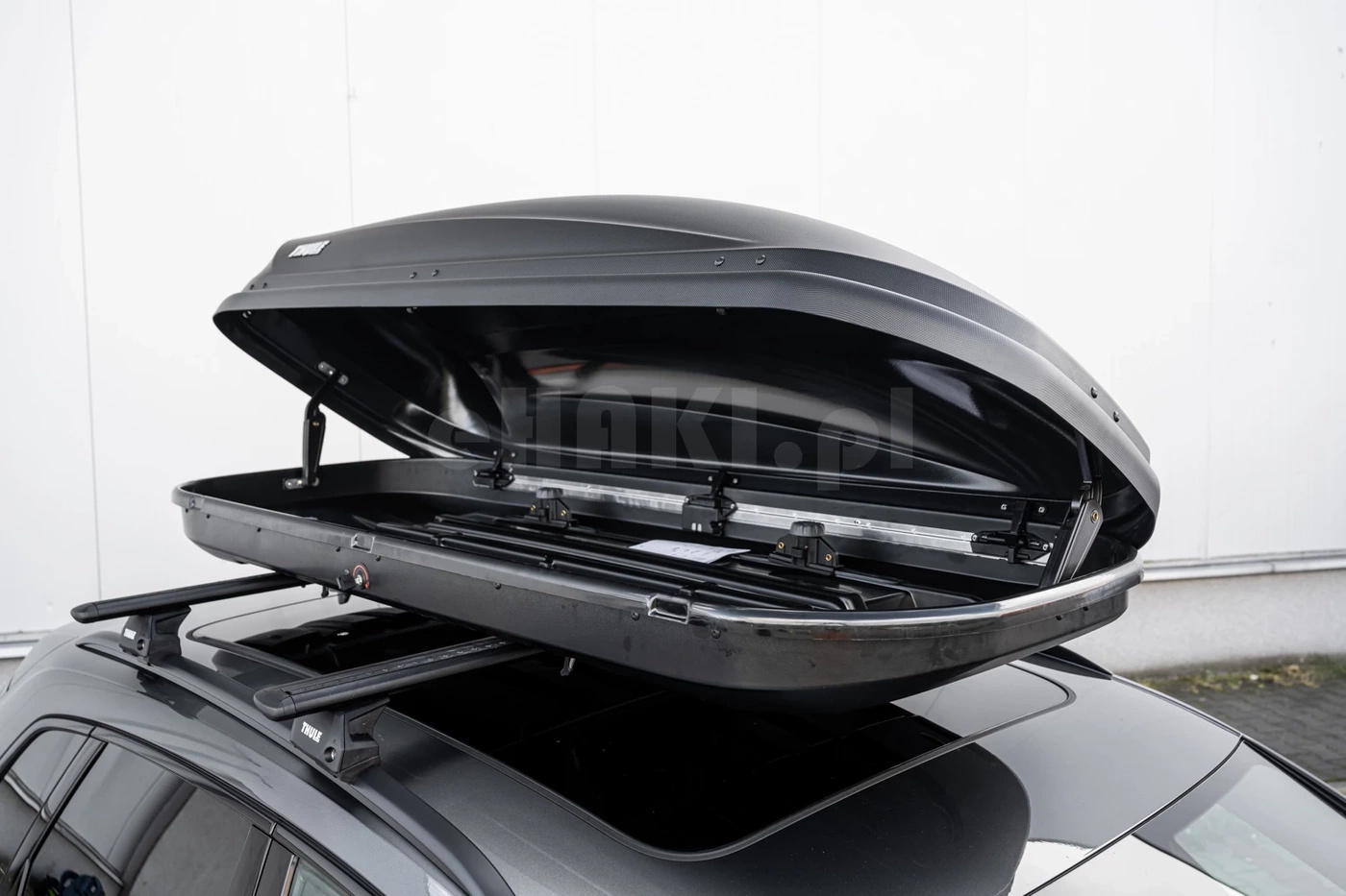 Box dachowy Thule Pacific 780 L Antracyt Aeroskin