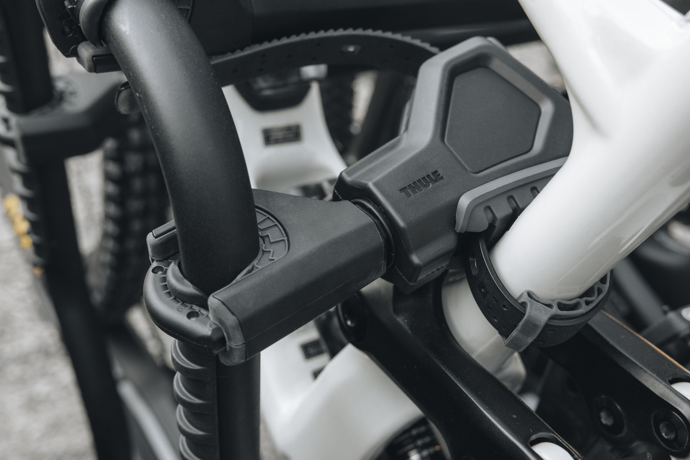 Bagażnik rowerowy z boxem 300l na hak Thule EasyFold 3 944100 + Onto 2