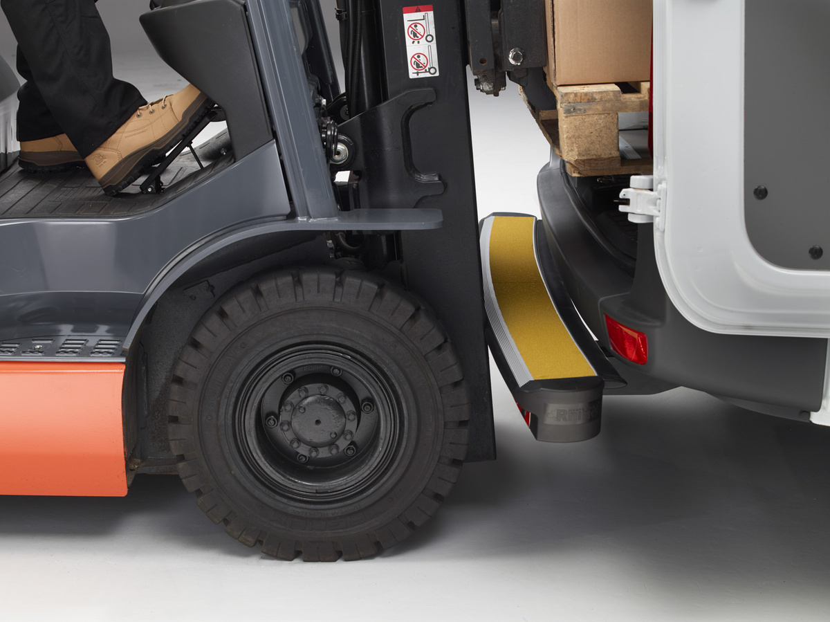 Tylny stopień Rhino Impact Step IMC11 Connect + Peugeot Boxer 2018-2021