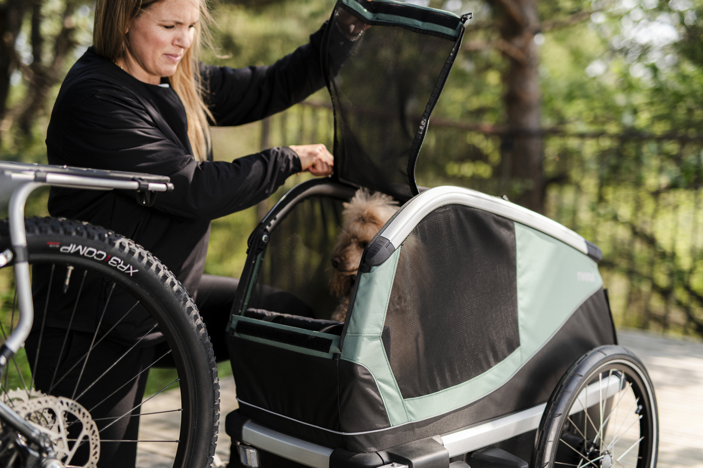 Thule Bexey Hazy Green M 800000 | Przyczepka dla psa