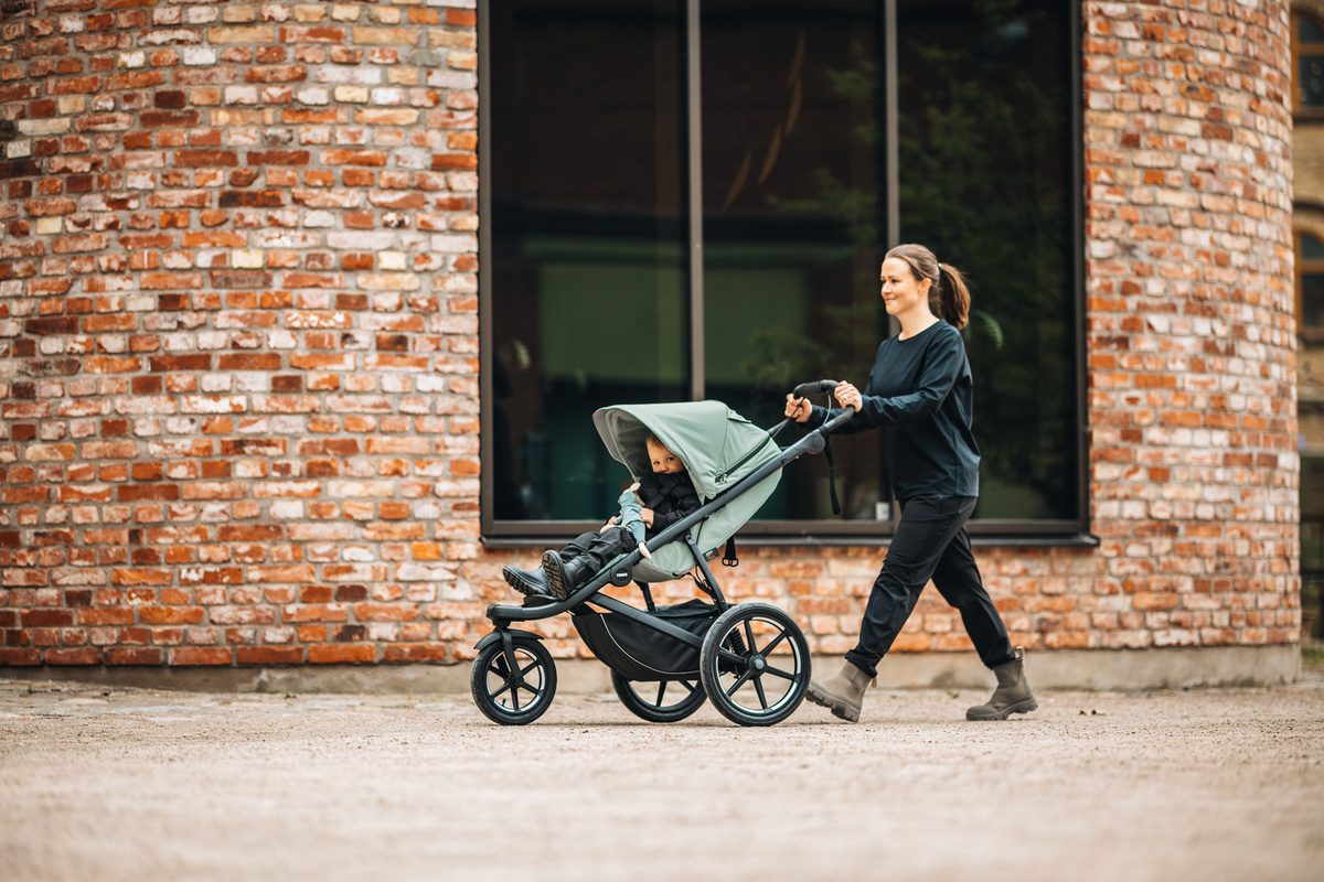 Thule Urban Glide 3 mist green magnetic buckle