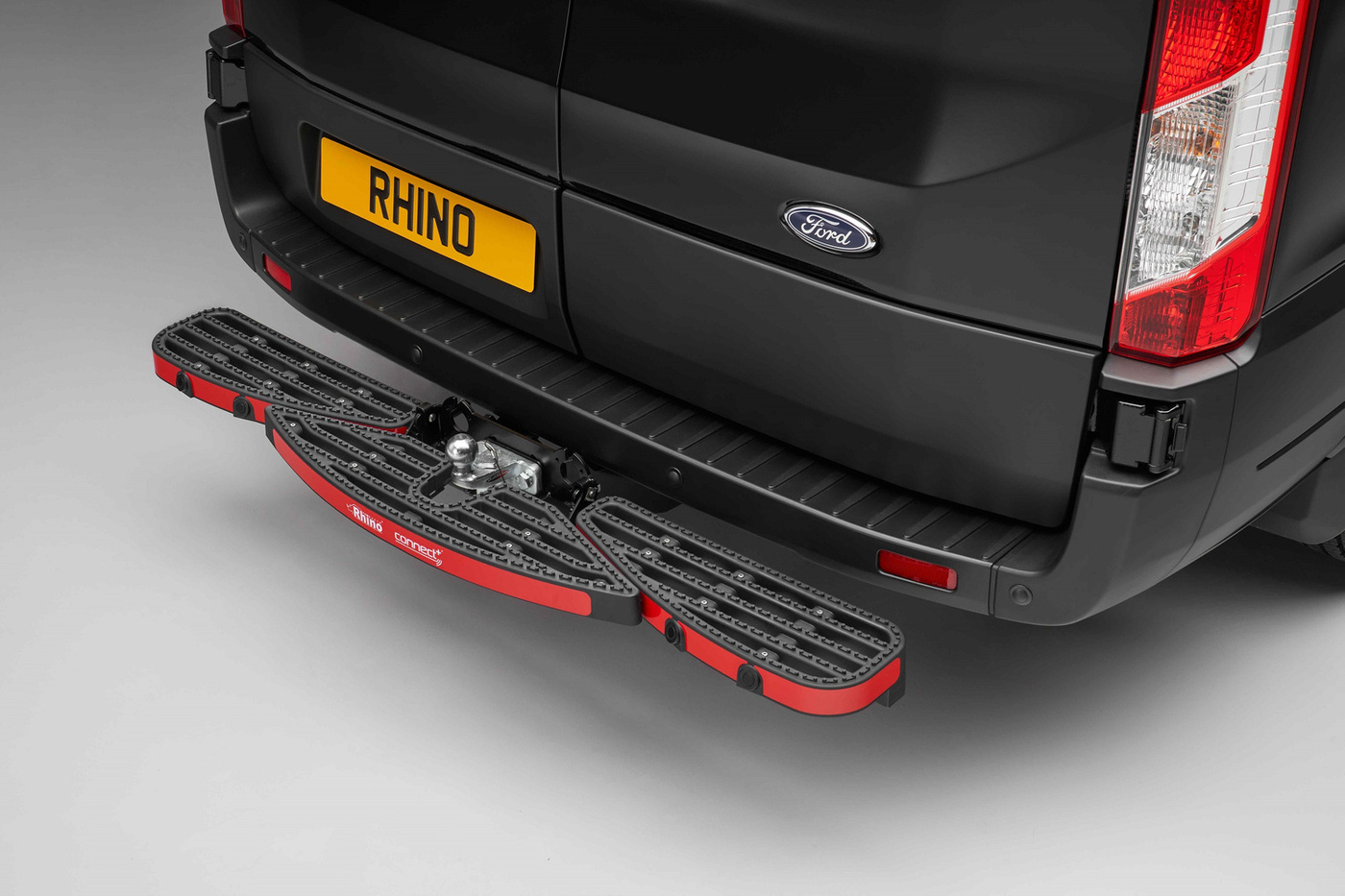 Tylny stopień Rhino TowStep TS11BOEF Black | Connect+
