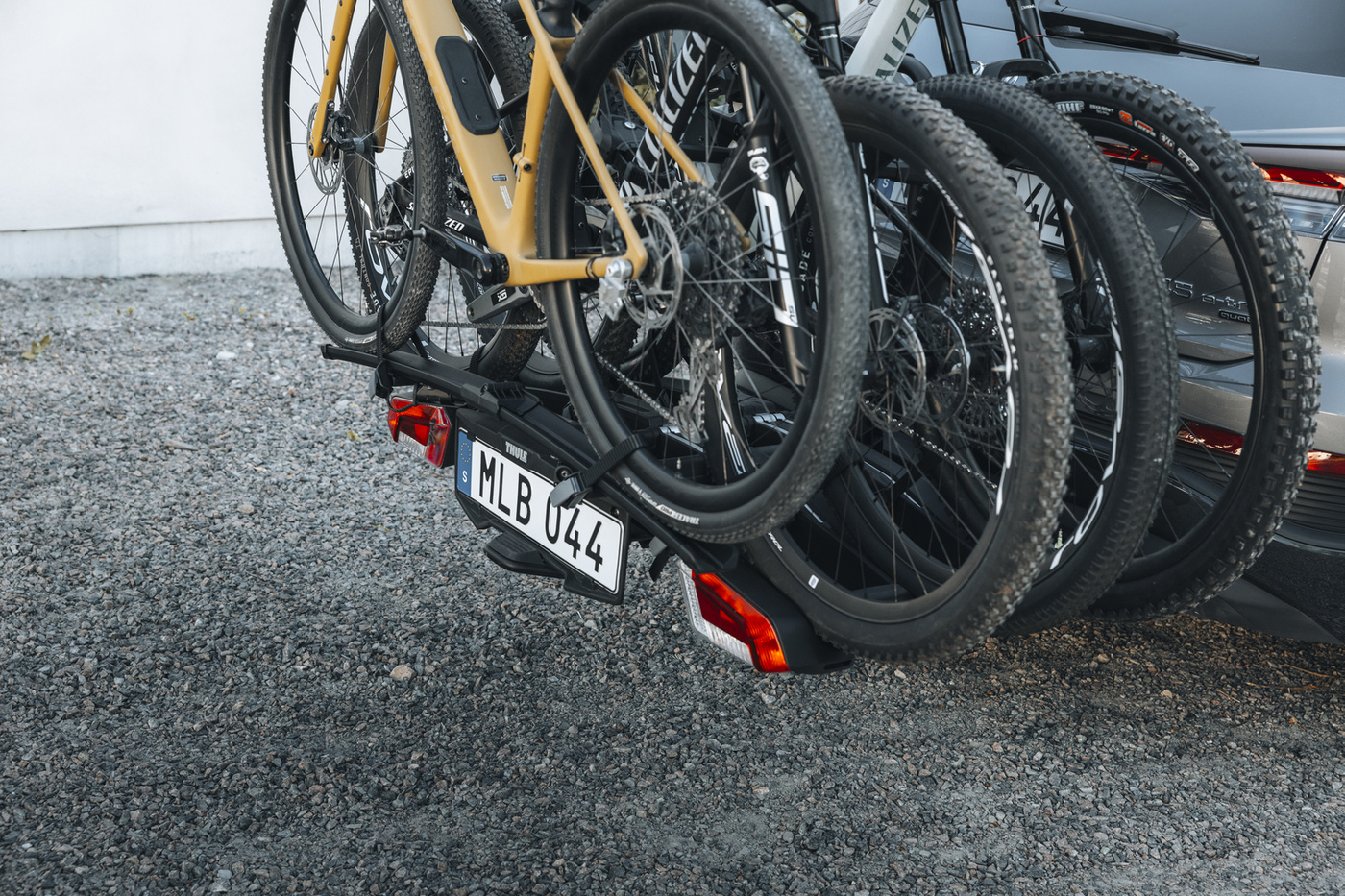 Bagażnik rowerowy z boxem na hak Thule EasyFold 3 + Thule Onto 2